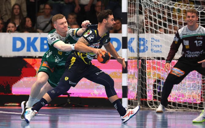 23 04 2026, Germany, Göppingen, Handball DAIKIN HBL Bundesliga, FRISCH AUF Göppingen vs Rhein Neckar Löwen, f l Ymir Örn Gislason FAG , Dani Baijens RNL