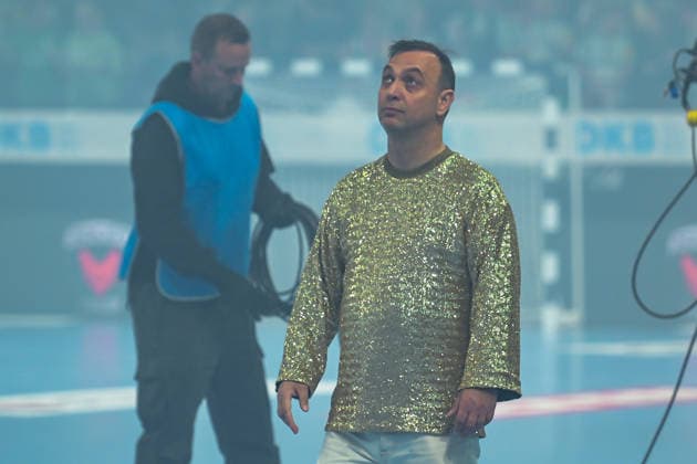 23 04 2026, xlakx, Handball Daikin HBL, Fuechse Berlin VfL Gummersbach v l Bob Hanning Fuechse Berlin Managing Director with a golden glitter sweater Berlin Daniel Lakomski