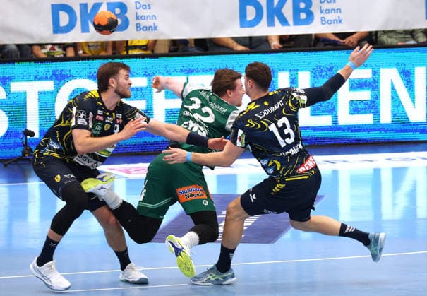 23 04 2026, Germany, Göppingen, Handball DAIKIN HBL Bundesliga, FRISCH AUF Göppingen vs Rhein Neckar Löwen, f l Steven Plucnar Jacobsen RNL , Erik Persson FAG , Sebastian Heymann FAG
