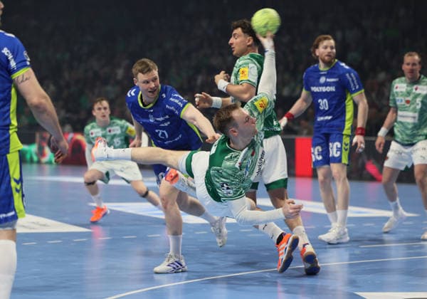 GER HBL Season 2025 2026 FÜCHSE Berlin vs VfL Gummersbach, 23 04 26, Max Schmeling Halle, Berlin, Mathias GIDSEL Füchse Berlin 19 , acrobatics, body tension, Gidsel Things