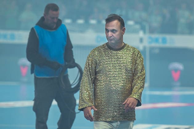 23 04 2026, xlakx, Handball Daikin HBL, Fuechse Berlin VfL Gummersbach v l Bob Hanning Fuechse Berlin Managing Director with a golden glitter sweater Berlin Daniel Lakomski