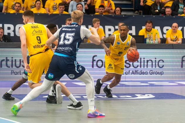 Charles Callison Syntainics MBC, 23 starts an attack GER, Syntainics MBC vs CSO Voluntari, Basketball, European North Basketball League, 3rd place match, 2025 2026 season, 23 04 2026 GER, Syntainics MBC vs CSO Voluntari, Basketball, European North Basketball League, 3rd place match, 2025 2026 season, 23 04 2026 Weissenfels Copyright: xEibner-Pressefoto PiaxSchindlerx EP_PSR