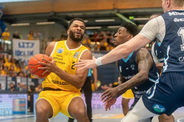 Andrew Harrison Syntainics MBC, 02 is fouled by Sacar Kofi Assante Anim CSO Voluntari, 01 GER, Syntainics MBC vs CSO Voluntari, Basketball, European North Basketball League, Match for 3rd place, Season 2025 2026, 23 04 2026 GER, Syntainics MBC vs CSO Voluntari, Basketball, European North Basketball League, Match for 3rd place, Season 2025 2026, 23 04 2026 Weissenfels Copyright: xEibner-Pressefoto PiaxSchindlerx EP_PSR