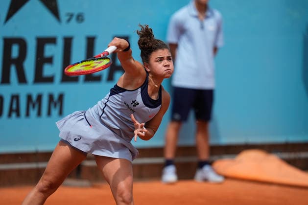 April 23, 2026, Madrid, Madrid, Spain: Jasmine Paolini of Italy plays against Laura Siegemund of Germany during the Mutua Madrid Open 2026, ATP, Tennis Herren Masters 1000 and WTA, Tennis Damen 1000, at La Caja Magica on April 23, 2026 in Madrid, Spain. Madrid Spain - ZUMAa181 20260423_zaa_a181_322 Copyright: xDennisxAgyemanx