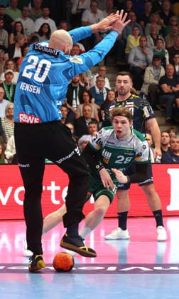 23 04 2026, Germany, Göppingen, Handball DAIKIN HBL Bundesliga, FRISCH AUF Göppingen vs Rhein Neckar Löwen, f l Mike Jensen RNL , Franko Lastro FAG