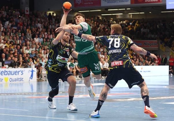 23 04 2026, Germany, Göppingen, Handball DAIKIN HBL Bundesliga, FRISCH AUF Göppingen vs Rhein Neckar Löwen, f l Steven Plucnar Jacobsen RNL , Erik Persson FAG , Edwin Aspenbäck RNL