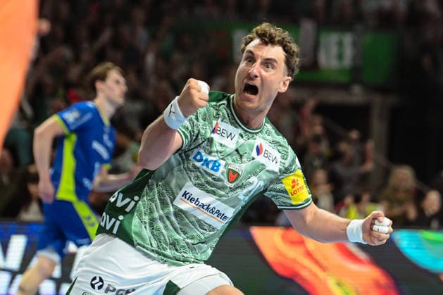 23 04 2026, xlakx, Handball Daikin HBL, Fuechse Berlin VfL Gummersbach v l Lukas Herburger Fuechse Berlin Cheering over the goal Berlin Daniel Lakomski
