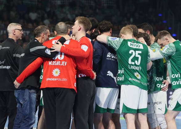 GER HBL season 2025 2026 FÜCHSE Berlin vs VfL Gummersbach, 23 04 26, Max Schmeling Halle, Berlin, Swearing-in before the 2nd half, Team FÜCHSE Berlin
