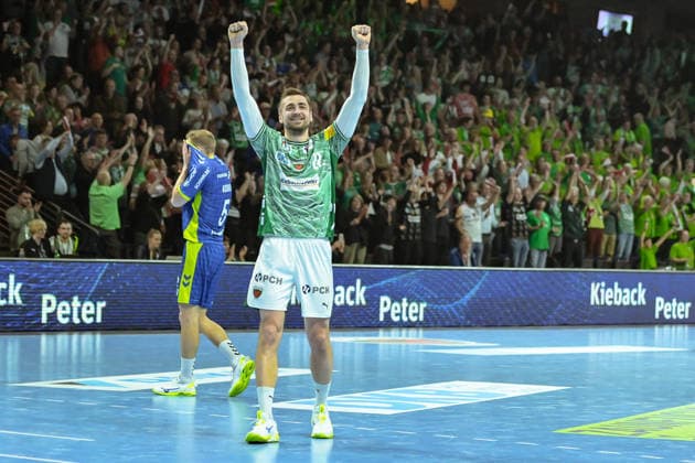 23 04 2026, xlakx, Handball Daikin HBL, Fuechse Berlin VfL Gummersbach v l Nejc Cehte Fuechse Berlin Cheering about the victory, cheering after the end of the game Berlin Daniel Lakomski