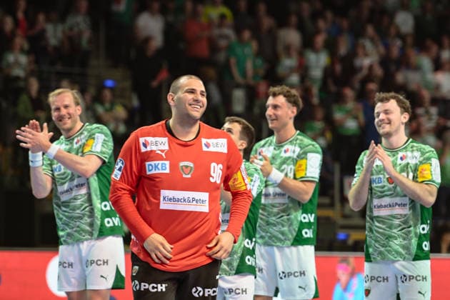 23 04 2026, xlakx, Handball Daikin HBL, Fuechse Berlin VfL Gummersbach v l Dejan Milosavljev Fuechse Berlin Cheering about the victory, cheering after the end of the game Berlin Daniel Lakomski