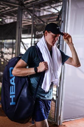 Mutua Madrid Open 2026 - Day 4 Jannik Sinner of Italy competes on Day Four of the Mutua Madrid Open at La Caja Magica in Madrid, Spain, on April 23, 2026. Madrid Madrid Spain  Copyright: xMiguelxReisx originalFilename:reis-notitle260423_np5X2.jpg