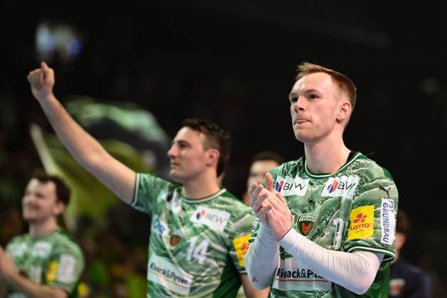 23 04 2026, xlakx, Handball Daikin HBL, Fuechse Berlin VfL Gummersbach v l Arino Aitor Fuechse Berlin , Mathias Gidsel Fuechse Berlin Cheering about the victory, cheering after the end of the game Berlin Daniel Lakomski