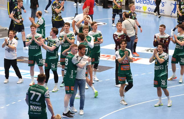 23 04 2026, Germany, Göppingen, Handball DAIKIN HBL Bundesliga, FRISCH AUF Göppingen vs Rhein Neckar Löwen, front from l Ymir Örn Gislason FAG , FAG coach Ben Matschke