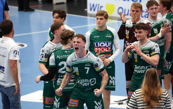 23 04 2026, Germany, Göppingen, Handball DAIKIN HBL Bundesliga, FRISCH AUF Göppingen vs Rhein Neckar Löwen, Victor Klöve FAG cheers, Cheers