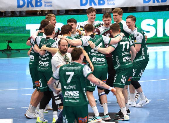 23 04 2026, Germany, Göppingen, Handball DAIKIN HBL Bundesliga, FRISCH AUF Göppingen vs Rhein Neckar Löwen, Final cheer, Cheers FAG