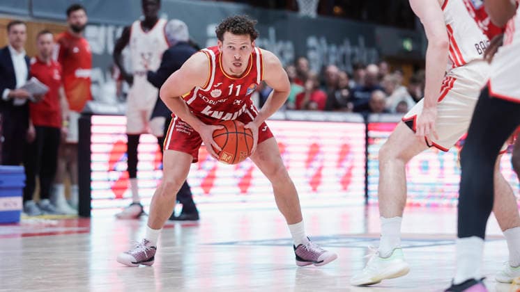 In the picture Brae Ivey Wuerzburg Baskets, 11 on the ball 23 04 2026, Basketball, Fitness First Wuerzburg Baskets vs FC Bayern Muenchen Basketball, easyCredit BBL, 26 Matchday, Germany, 97072, tectake Arena Wuerzburg, Copyright: HMBxMedia xJulienxBecker