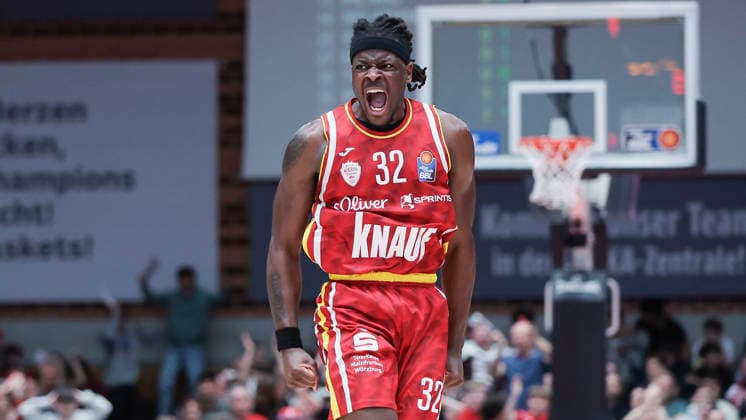In the picture cheering after a dunk by Charles Thompson Wuerzburg Baskets, 32 23 04 2026, Basketball, Fitness First Wuerzburg Baskets vs FC Bayern Muenchen Basketball, easyCredit BBL, 26 Matchday, Germany, 97072, tectake Arena Wuerzburg, Copyright: HMBxMedia xJulienxBecker