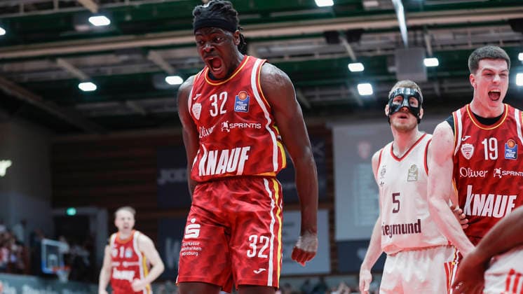 In the picture cheering after a dunk by from left Charles Thompson Wuerzburg Baskets, 32 and Christian Skladanowski Wuerzburg Baskets, 19 23 04 2026, Basketball, Fitness First Wuerzburg Baskets vs FC Bayern Muenchen Basketball, easyCredit BBL, Matchday 26, Germany, 97072, tectake Arena Wuerzburg, Copyright: HMBxMedia xJulienxBecker