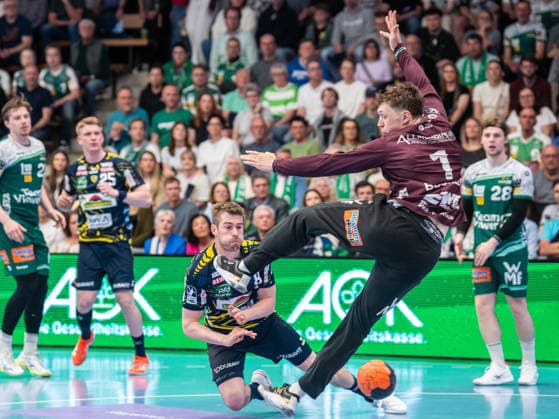 Tim Nothdurft (Rhein-Neckar Loewen, 08) im Duell mit Julian Buchele (Frisch Auf Goeppingen, 01), Frisch Auf Goeppingen vs. Rhein-Neckar Loewen, Handball, 1. Bundesliga, Herren, Spielzeit 2025 2026, 23.04.2026, Frisch Auf Goeppingen vs. Rhein-Neckar Loewen, Handball, 1. Bundesliga, Herren, Spielzeit 2025 2026, 23.04.2026 Goeppingen *** Tim Nothdurft Rhein Neckar Loewen, 08 in duel with Julian Buchele Frisch Auf Goeppingen, 01 , Frisch Auf Goeppingen vs Rhein Neckar Loewen, Handball, 1 Bundesliga, Men, Season 2025 2026, 23 04 2026, Frisch Auf Goeppingen vs Rhein Neckar Loewen, Handball, 1 Bundesliga, Men, Season 2025 2026, 23 04 2026 Goeppingen Copyright: xEibner-Pressefoto MichaelxSchmidx EP_MST