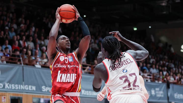 In the picture from left Marcus Carr Wuerzburg Baskets, 5 on the ball against Wenyen Gabriel FC Bayern Muenchen Basketball, 32 23 04 2026, Basketball, Fitness First Wuerzburg Baskets vs FC Bayern Muenchen Basketball, easyCredit BBL, 26 Matchday, Germany, 97072, tectake Arena Wuerzburg, Copyright: HMBxMedia xJulienxBecker