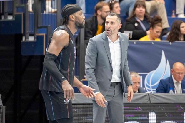 ENBL Final Four 2025 2026 Manchester Basketball vs Dziki Warszawa Final Weissenfels, Germany April 23, 2026 In the picture from left Oluwaseyi Adetukasi Manchester and coach Matthew Otten Manchester Weissenfels Stadthalle Weissenfels Sachsen Anhalt Germany