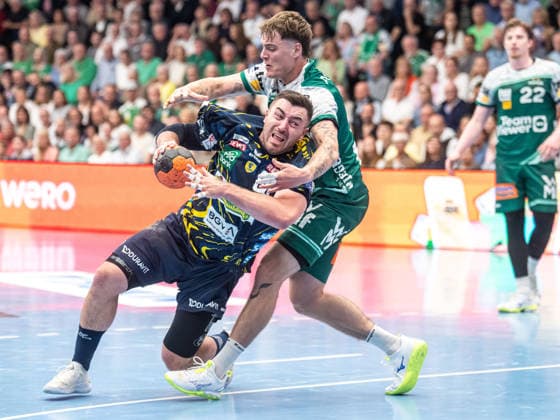 Jannik Kohlbacher Rhein Neckar Loewen, 80 in duel with Victor Kloeve Frisch Auf Goeppingen, 07 , Frisch Auf Goeppingen vs Rhein Neckar Loewen, Handball, 1 Bundesliga, Men, Season 2025 2026, 23 04 2026, Frisch Auf Goeppingen vs Rhein Neckar Loewen, Handball, 1 Bundesliga, Men, Season 2025 2026, 23 04 2026 Goeppingen Copyright: xEibner-Pressefoto MichaelxSchmidx EP_MST