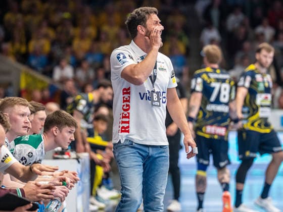 Ben Matschke, Head Coach Frisch Auf Goeppingen gives loud instructions, Frisch Auf Goeppingen vs Rhein Neckar Loewen, Handball, 1 Bundesliga, Men, Season 2025 2026, 23 04 2026, Frisch Auf Goeppingen vs Rhein Neckar Loewen, Handball, 1 Bundesliga, Men, Season 2025 2026, 23 04 2026 Goeppingen Copyright: xEibner-Pressefoto MichaelxSchmidx EP_MST