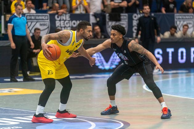 Darnell Edge Dziki Warsaw, 02 in duel with Pjay Smith Manchester Basketball Club, 00 GER, Manchester Basketball vs Dziki Warsaw, Basketball, European North Basketball League, Final, Season 2025 2026, 23 04 2026 GER, Manchester Basketball vs Dziki Warsaw, Basketball, European North Basketball League, Final, Season 2025 2026, 23 04 2026 Weissenfels Copyright: xEibner-Pressefoto PiaxSchindlerx EP_PSR