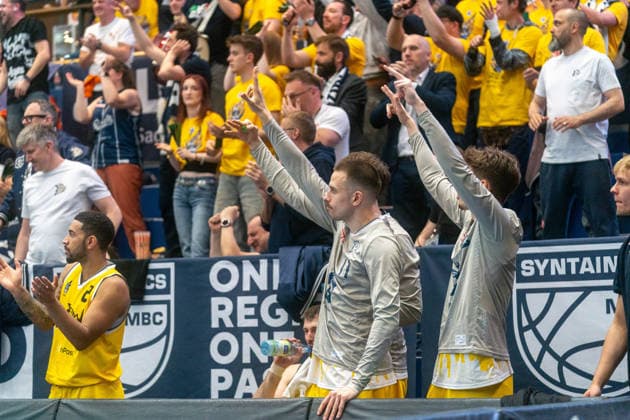 Cheering on the substitutes bench in Warsaw GER, Manchester Basketball vs Dziki Warsaw, Basketball, European North Basketball League, Final, 2025 2026 season, 23 04 2026 GER, Manchester Basketball vs Dziki Warsaw, Basketball, European North Basketball League, Final, 2025 2026 season, 23 04 2026 Weissenfels Copyright: xEibner-Pressefoto PiaxSchindlerx EP_PSR