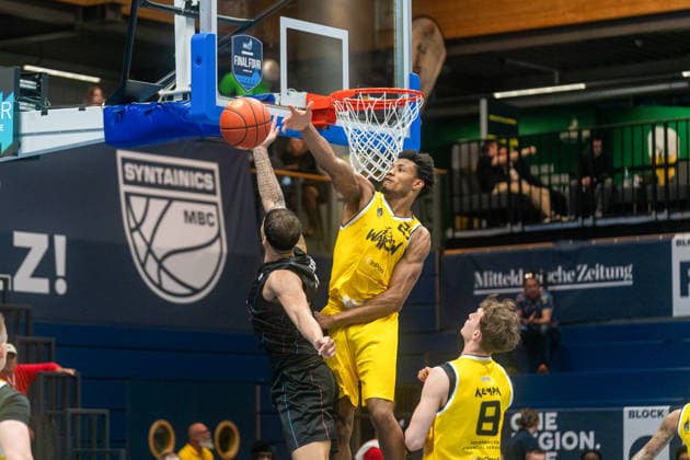 Max Jones Manchester Basketball Club, 02 and Ody Oguama Dziki Warsaw, 25 fight for the ball GER, Manchester Basketball vs Dziki Warsaw, Basketball, European North Basketball League, Final, Season 2025 2026, 23 04 2026 GER, Manchester Basketball vs Dziki Warsaw, Basketball, European North Basketball League, Final, Season 2025 2026, 23 04 2026 Weissenfels Copyright: xEibner-Pressefoto PiaxSchindlerx EP_PSR