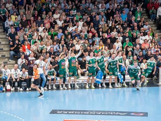 Cheering on the bench of Frisch Auf Goeppingen, Frisch Auf Goeppingen vs Rhein Neckar Loewen, Handball, 1 Bundesliga, Men, Season 2025 2026, 23 04 2026, Frisch Auf Goeppingen vs Rhein Neckar Loewen, Handball, 1 Bundesliga, Men, Season 2025 2026, 23 04 2026 Goeppingen Copyright: xEibner-Pressefoto MichaelxSchmidx EP_MST