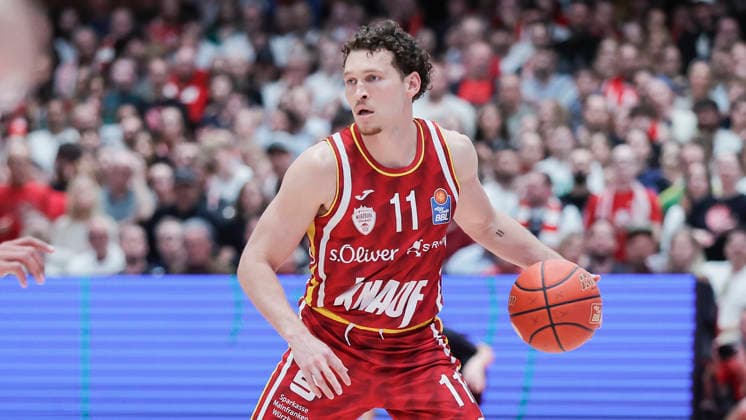 In the picture Brae Ivey Wuerzburg Baskets, 11 on the ball 23 04 2026, Basketball, Fitness First Wuerzburg Baskets vs FC Bayern Muenchen Basketball, easyCredit BBL, 26 Matchday, Germany, 97072, tectake Arena Wuerzburg, Copyright: HMBxMedia xJulienxBecker