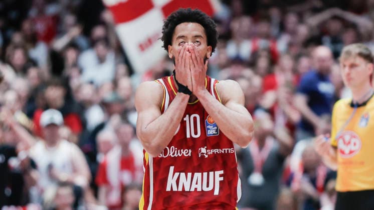 In the picture disappointment after a foul whistle on Davion Mintz Wuerzburg Baskets, 10 23 04 2026, Basketball, Fitness First Wuerzburg Baskets vs FC Bayern Muenchen Basketball, easyCredit BBL, 26 Matchday, Germany, 97072, tectake Arena Wuerzburg, Copyright: HMBxMedia xJulienxBecker