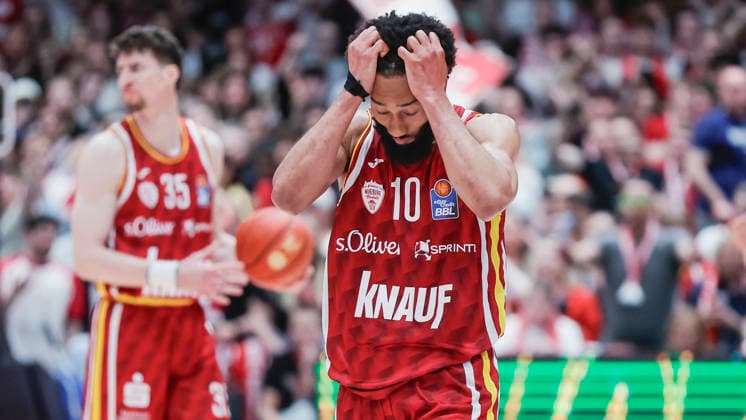 In the picture disappointment after a foul whistle on Davion Mintz Wuerzburg Baskets, 10 23 04 2026, Basketball, Fitness First Wuerzburg Baskets vs FC Bayern Muenchen Basketball, easyCredit BBL, 26 Matchday, Germany, 97072, tectake Arena Wuerzburg, Copyright: HMBxMedia xJulienxBecker