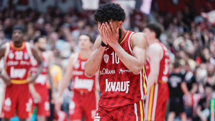 In the picture disappointment after a foul whistle on Davion Mintz Wuerzburg Baskets, 10 23 04 2026, Basketball, Fitness First Wuerzburg Baskets vs FC Bayern Muenchen Basketball, easyCredit BBL, 26 Matchday, Germany, 97072, tectake Arena Wuerzburg, Copyright: HMBxMedia xJulienxBecker