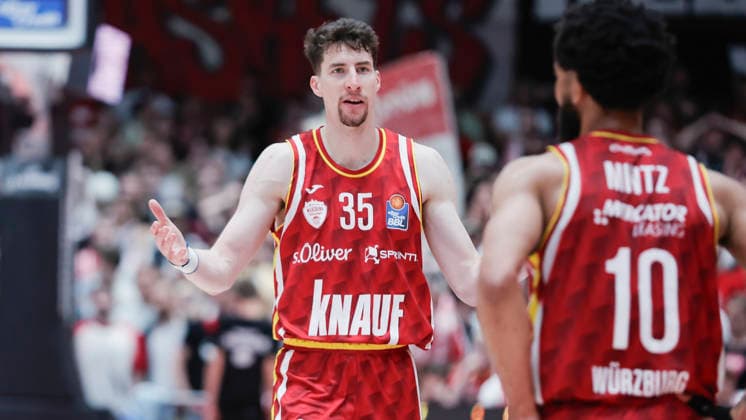 In the picture from left Alen Pjanic Wuerzburg Baskets, 35 and Davion Mintz Wuerzburg Baskets, 10 discuss 23 04 2026, Basketball, Fitness First Wuerzburg Baskets vs FC Bayern Muenchen Basketball, easyCredit BBL, 26 Matchday, Germany, 97072, tectake Arena Wuerzburg, Copyright: HMBxMedia xJulienxBecker
