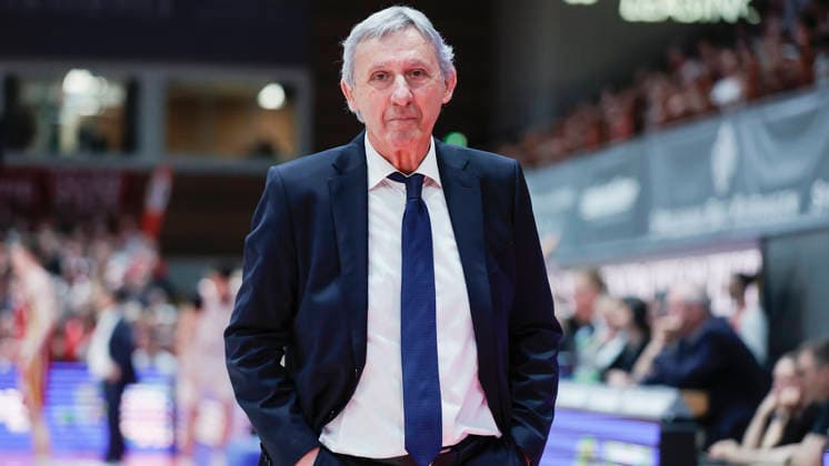 In the picture Head Coach Svetislav Pesic FC Bayern Muenchen Basketball 23 04 2026, Basketball, Fitness First Wuerzburg Baskets vs FC Bayern Muenchen Basketball, easyCredit BBL, 26 Matchday, Germany, 97072, tectake Arena Wuerzburg, Copyright: HMBxMedia xJulienxBecker