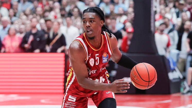 In the picture Marcus Carr Wuerzburg Baskets, 5 on the ball 23 04 2026, Basketball, Fitness First Wuerzburg Baskets vs FC Bayern Muenchen Basketball, easyCredit BBL, 26 Matchday, Germany, 97072, tectake Arena Wuerzburg, Copyright: HMBxMedia xJulienxBecker