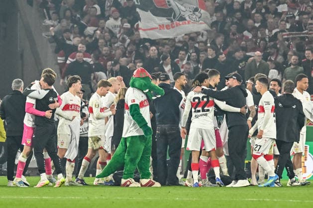 Jubel nach dem Sieg gegen den SC Freiburg GER, VfB Stuttgart - SC Freiburg, Fussball, DFB Pokal, Halbfinale, Spielzeit 2025 2026, 23.04.2026 DFB REGULATIONS PROHIBIT ANY USE OF PHOTOGRAPHS AS IMAGE SEQUENCES AND OR QUASI-VIDEO GER, VfB Stuttgart - SC Freiburg, Fussball, DFB Pokal, Halbfinale, Spielzeit 2025 2026, 23.04.2026 Stuttgart *** Cheering after the victory against SC Freiburg GER, VfB Stuttgart SC Freiburg, Football, DFB Pokal, Semi-final, Season 2025 2026, 23 04 2026 DFB REGULATES PROHIBIT ANY USE OF PHOTOGRAPHS AS IMAGE SEQUENCES AND OR QUASI VIDEO GER, VfB Stuttgart SC Freiburg, Football, DFB Pokal, Semi-final, Season 2025 2026, 23 04 2026 Stuttgart Copyright: xEibner-Pressefoto ThomasxHessx EP_THS