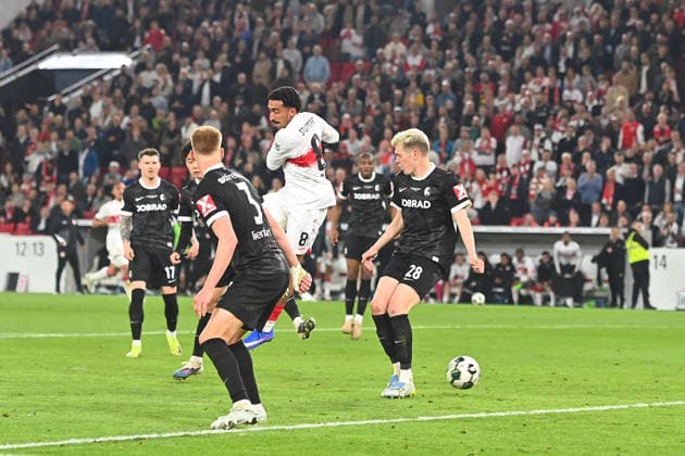 Tor Tiago TOMAS (VFB Stuttgart) zum 2-1,Aktion,Torschuss, Aktion,Zweikampf gegen re:Matthias GINTER (SC Freiburg), Strafraumszene. Fussball DFB Pokal Halbfinale VfB Stuttgart - VfB Stuttgart 2-1 am 23.04.2026 MHP ARENA Saison 2025 2026, *** Goal Tiago TOMAS VFB Stuttgart to 2 1,action,shot on goal, action,duel against re Matthias GINTER SC Freiburg , penalty area scene Soccer DFB Pokal Semifinal VfB Stuttgart VfB Stuttgart 2 1 on 23 04 2026 MHP ARENA Season 2025 2026,