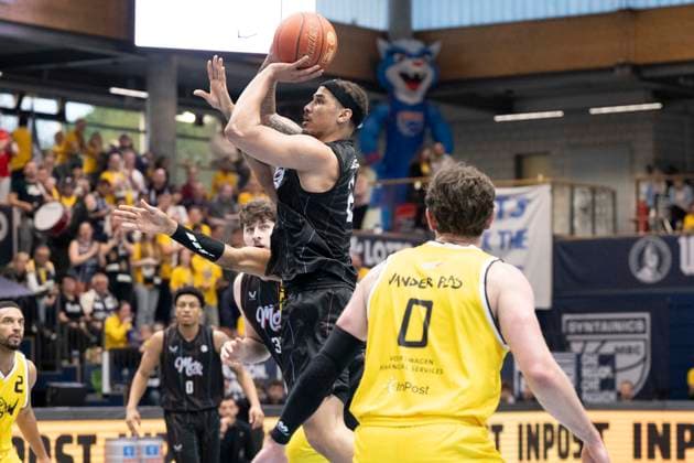 ENBL Final Four 2025 2026 Manchester Basketball vs Dziki Warszawa Final Weissenfels, Germany April 23, 2026 In the picture from left Max Jones Manchester Weissenfels Stadthalle Weissenfels Sachsen Anhalt Germany