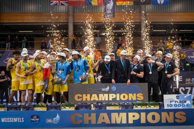 ENBL Final Four 2025 2026 Manchester Basketball vs Dziki Warszawa Final Weissenfels, Germany April 23, 2026 In the picture The team of Dziki Warsaw celebrates the victory in the ENBL Final Four Final cheer, final cheer, emotion, joy, Weissenfels Stadthalle Weissenfels Sachsen Anhalt Germany