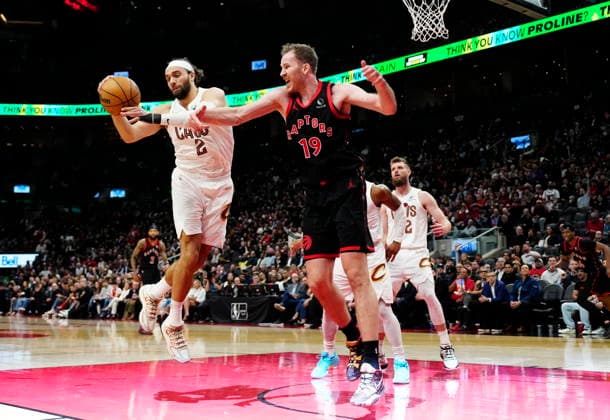 April 24, 2026, Toronto, On, Canada: Cleveland Cavaliers Max Strus (2) and Toronto Raptors Jakob Poeltl (19) battle for a rebound during second half NBA, Basketball Herren, USA playoff basketball action in Toronto on Thursday, April 23, 2026. Canada News - April 24, 2026  - ZUMAc35_ 20260424_zaf_c35_001 Copyright: xFrankxGunnx