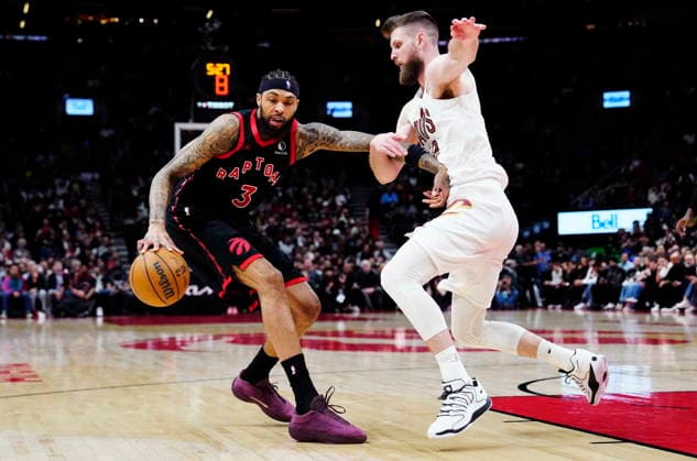 April 24, 2026, Toronto, On, Canada: Toronto Raptors Brandon Ingram (3) protects the ball from Cleveland Cavaliers Dean Wade (32) during second half NBA, Basketball Herren, USA playoff basketball action in Toronto on Thursday, April 23, 2026. Canada News - April 24, 2026  - ZUMAc35_ 20260424_zaf_c35_002 Copyright: xFrankxGunnx