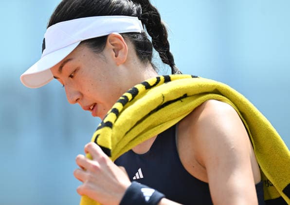 (260423) -- MADRID, April 23, 2026 -- Wang Xinyu reacts during the women s singles round of 64 match between Wang Xinyu of China and Laura Samson of the Czech Republic at the 2026 ATP, Tennis Herren Tour Madrid Open tennis tournament in Madrid, Spain, on April 23, 2026. ) (SP)SPAIN-MADRID-TENNIS-MADRID OPEN-WOMEN S SINGLES ChengxMin 