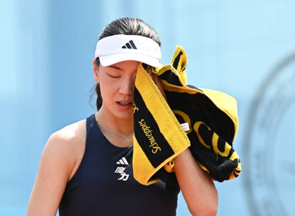 (260423) -- MADRID, April 23, 2026 -- Wang Xinyu reacts during the women s singles round of 64 match between Wang Xinyu of China and Laura Samson of the Czech Republic at the 2026 ATP, Tennis Herren Tour Madrid Open tennis tournament in Madrid, Spain, on April 23, 2026. ) (SP)SPAIN-MADRID-TENNIS-MADRID OPEN-WOMEN S SINGLES ChengxMin 