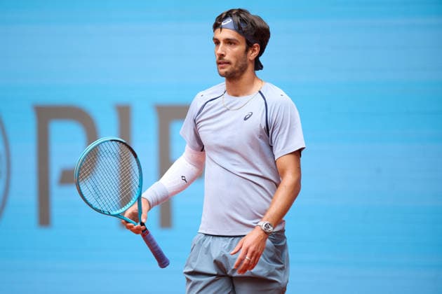 Mutua Madrid Open - Day Five Lorenzo Musetti of Italy looks on against Hubert Hurkacz of Poland during the MenÕs Singles match on day five of the Mutua Madrid Open at Caja Magica on April 24, 2026, in Madrid, Spain. Madrid Caja Magica Madrid Spain RL_MMO2K26_000927 Copyright: xRicardoxLarreinax
