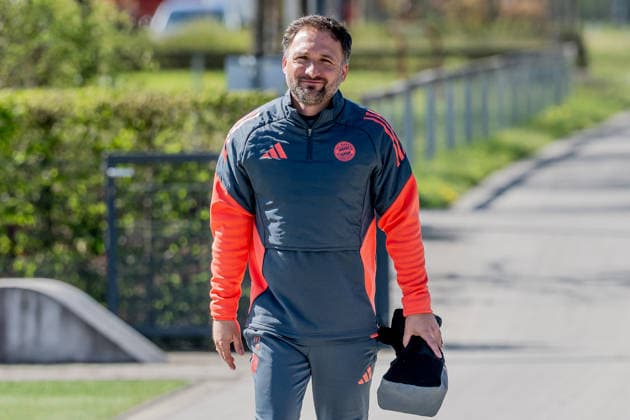 Jose Barcala Head Coach, FC Bayern Muenchen Frauen laechelnd GER, FC Bayern Muenchen Frauen, Football, UEFA Womens Champions League, Final training before semi-final against FC Barcelona, Season 2025 2026, 24 04 2026 DFL DFB REGULATIONS PROHIBIT ANY USE OF PHOTOGRAPHS as IMAGE SEQUENCES and or QUASI VIDEO GER, FC Bayern Muenchen Frauen, Fußball, UEFA Womens Champions League, Final training before semi-final against FC Barcelona, Saison 2025 2026, 24 04 2026 Muenchen Copyright: xEibner-Pressefoto FranzxFeinerx EP_HFR
