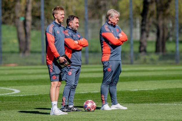 Jose Barcala Head Coach, FC Bayern Muenchen Women and Kjetil Lone Co Coach, FC Bayern Muenchen Women watch the warm-up program of their players GER, FC Bayern Muenchen Women, Football, UEFA Womens Champions League, Final training before semi-final against FC Barcelona, Season 2025 2026, 24 04 2026 DFL DFB REGULATES PROHIBIT ANY USE OF PHOTOGRAPHS as IMAGE SEQUENCES and or QUASI VIDEO GER, FC Bayern Muenchen Frauen, Football, UEFA Womens Champions League, Final training before semi-final against FC Barcelona, Season 2025 2026, 24 04 2026 Muenchen Copyright: xEibner-Pressefoto FranzxFeinerx EP_HFR