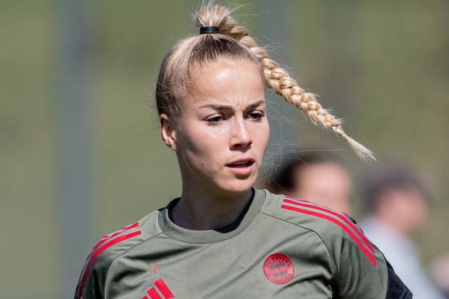 Giulia Gwinn FC Bayern Muenchen Frauen, 07 Portrait Portraet GER, FC Bayern Muenchen Frauen, Football, UEFA Womens Champions League, Final training before semi-final against FC Barcelona, Season 2025 2026, 24 04 2026 DFL DFB REGULATIONS PROHIBIT ANY USE OF PHOTOGRAPHS as IMAGE SEQUENCES and or QUASI VIDEO GER, FC Bayern Muenchen Frauen, Fußball, UEFA Womens Champions League, Final training before semi-final against FC Barcelona, Saison 2025 2026, 24 04 2026 Muenchen Copyright: xEibner-Pressefoto FranzxFeinerx EP_HFR